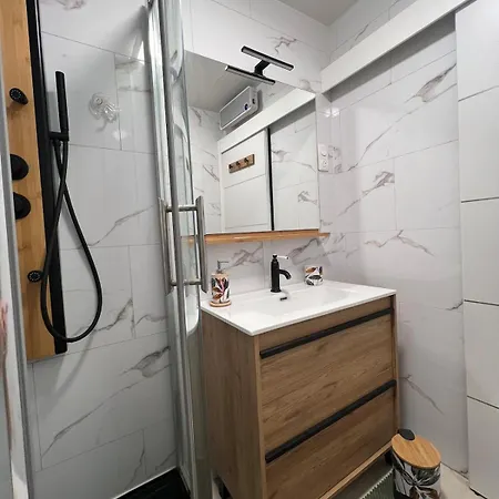 Appartement Calme Et Moderne Avec Jardin, Centre Ville, *